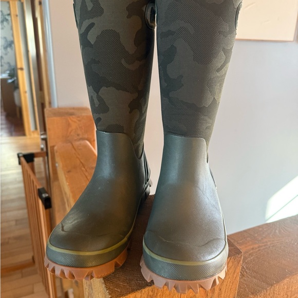 COPY - Women’s Bog Boots - Picture 2 of 3